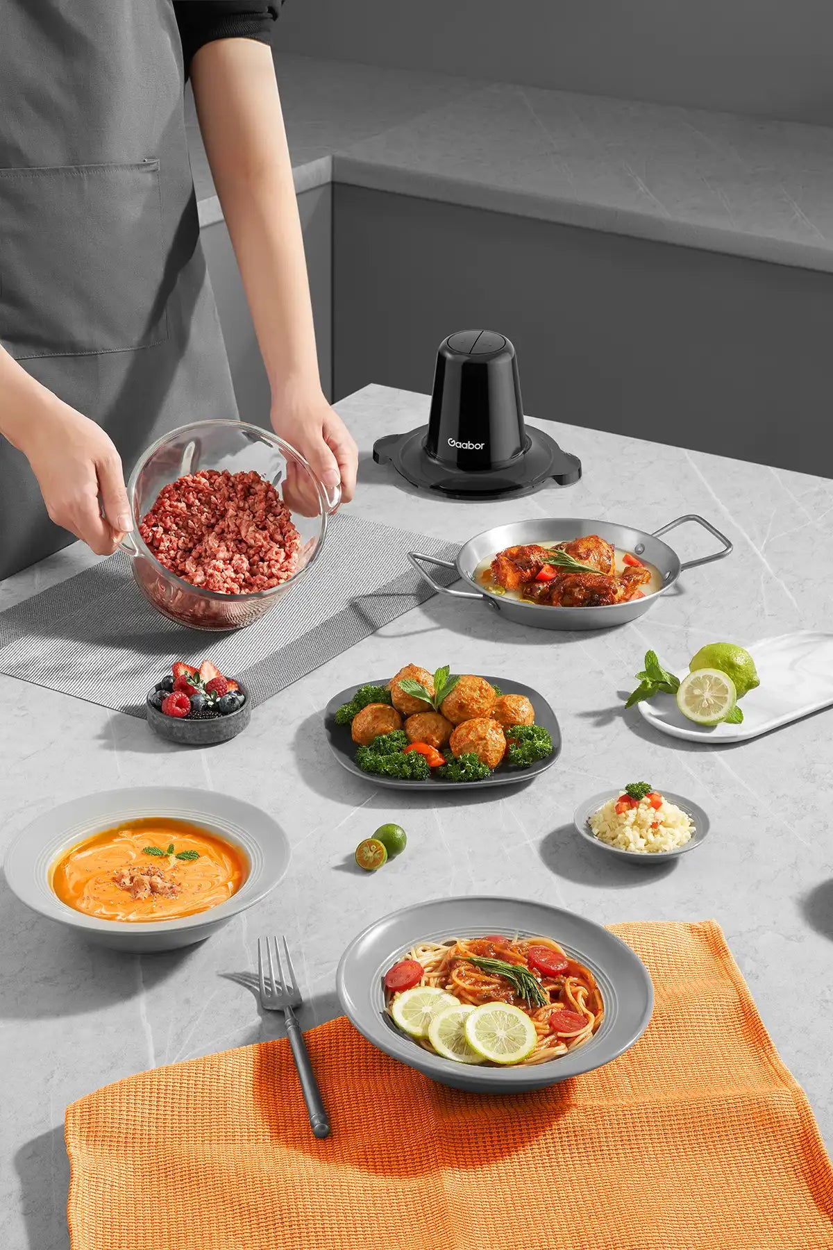 Gaabor electric meat grinder features a large 2-liter capacity, non-toxic glass material MG-15M02A